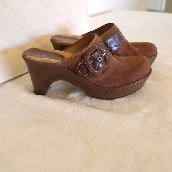 Womens Nurture Leather Slide On Mules Clogs Shoes 7 M Caramel Brown Faux Buckle - Picture 5 of 13